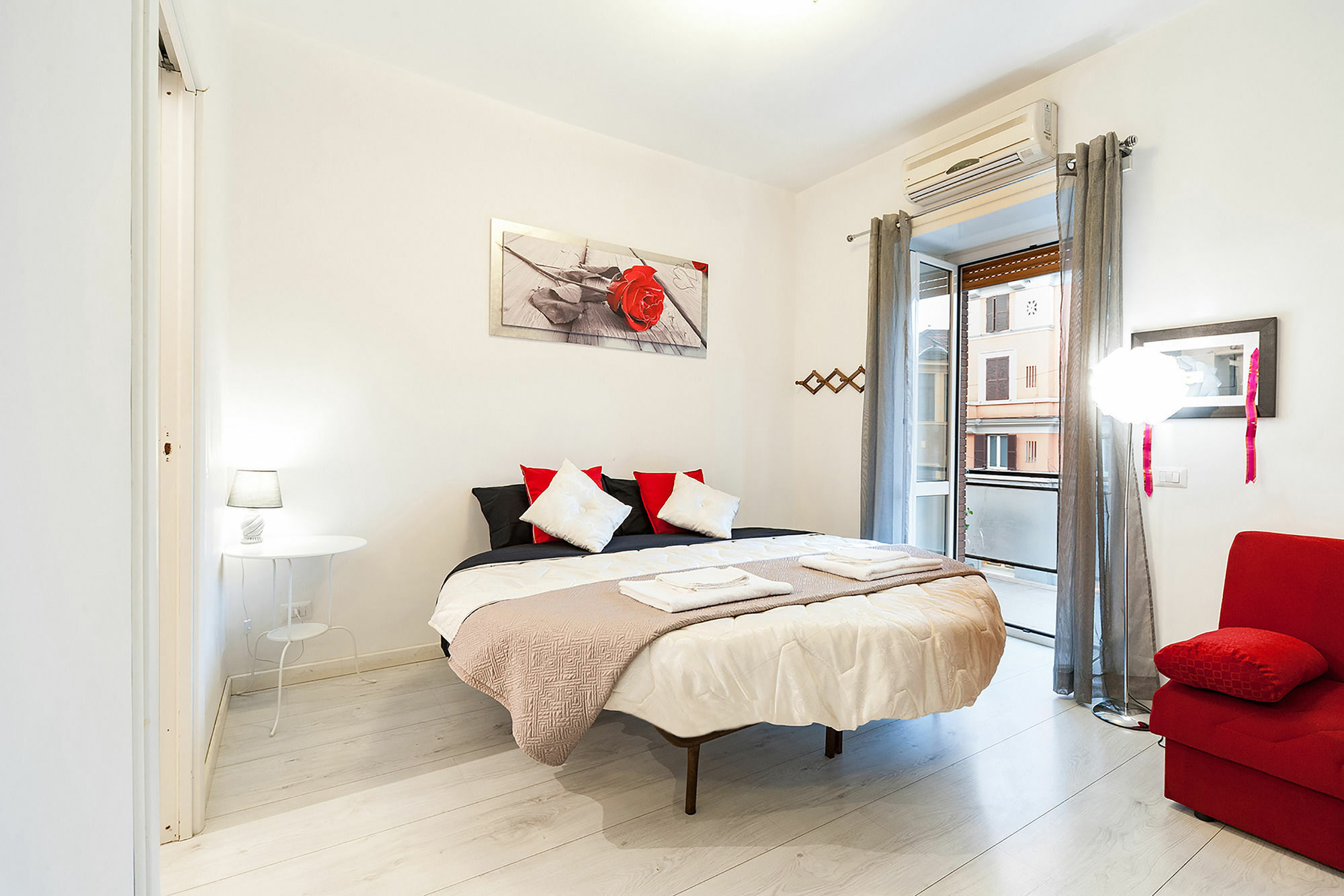 Hosting Flats Guesthouse روما المظهر الخارجي الصورة
