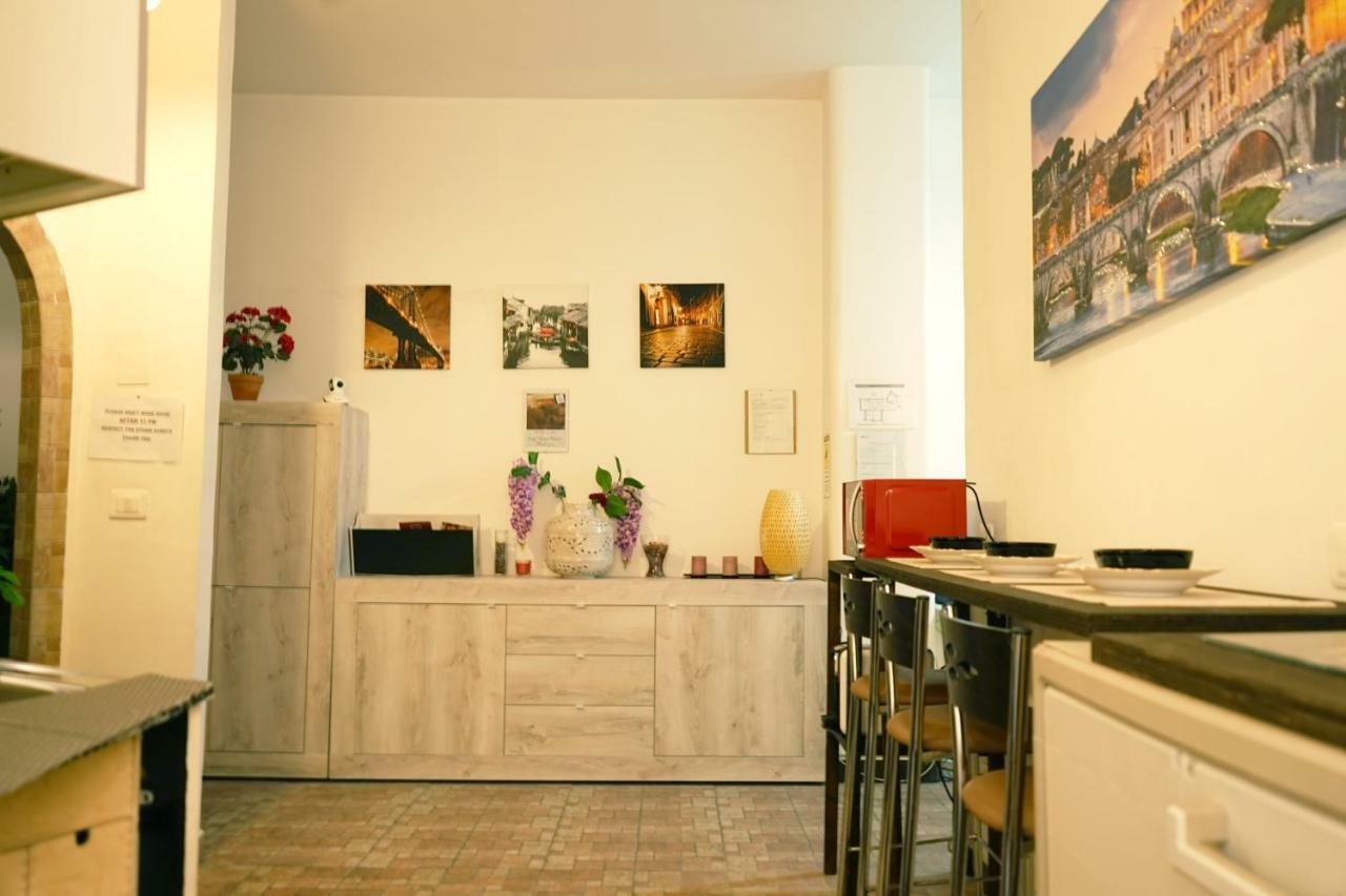 Hosting Flats Guesthouse روما المظهر الخارجي الصورة